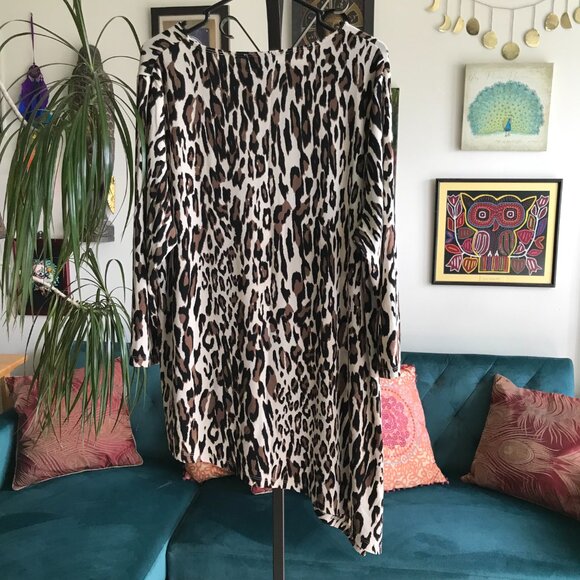 CHICO'S Travelers size 3 / XL Leopard Animal Print Slinky Asymmetric Tunic Top - Picture 3 of 4